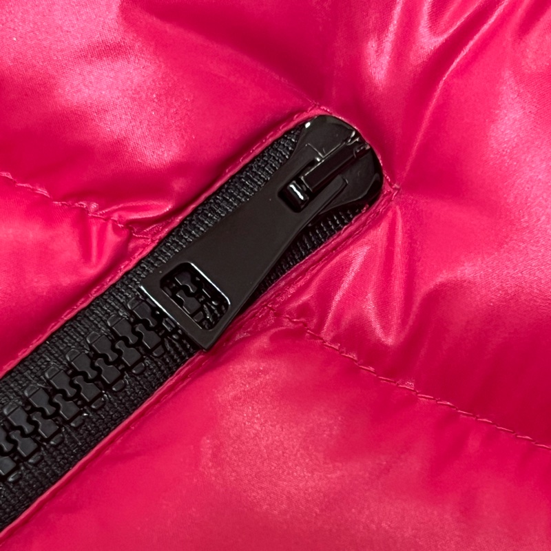 Moncler 桃紅色連帽羽絨外套 厚款-4