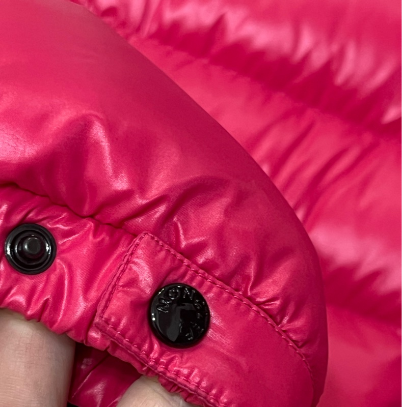 Moncler 桃紅色連帽羽絨外套 厚款-6
