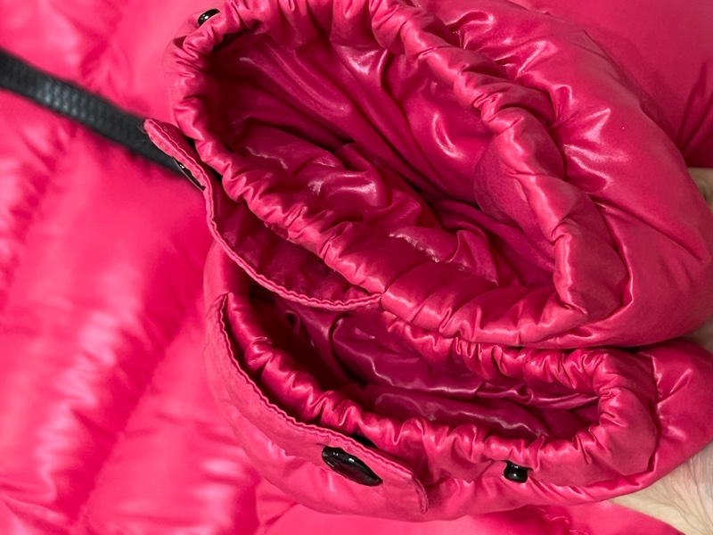 Moncler 桃紅色連帽羽絨外套 厚款-8