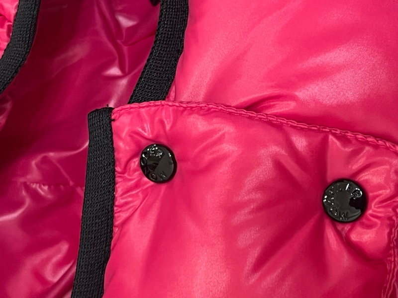 Moncler 桃紅色連帽羽絨外套 厚款-9