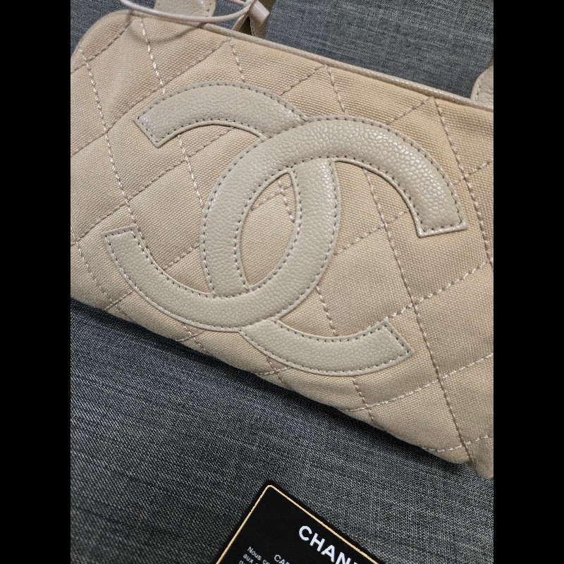 Chanel 香奈兒 奶油色帆布菱格紋大雙C流蘇包 保齡球包 波士頓包-3