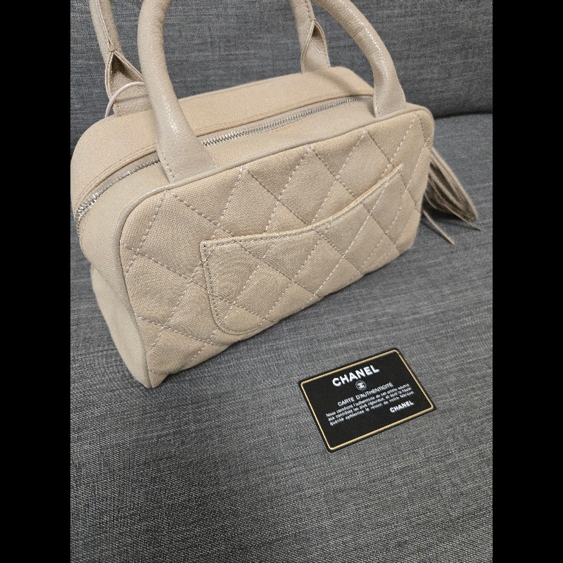 Chanel 香奈兒 奶油色帆布菱格紋大雙C流蘇包 保齡球包 波士頓包-25