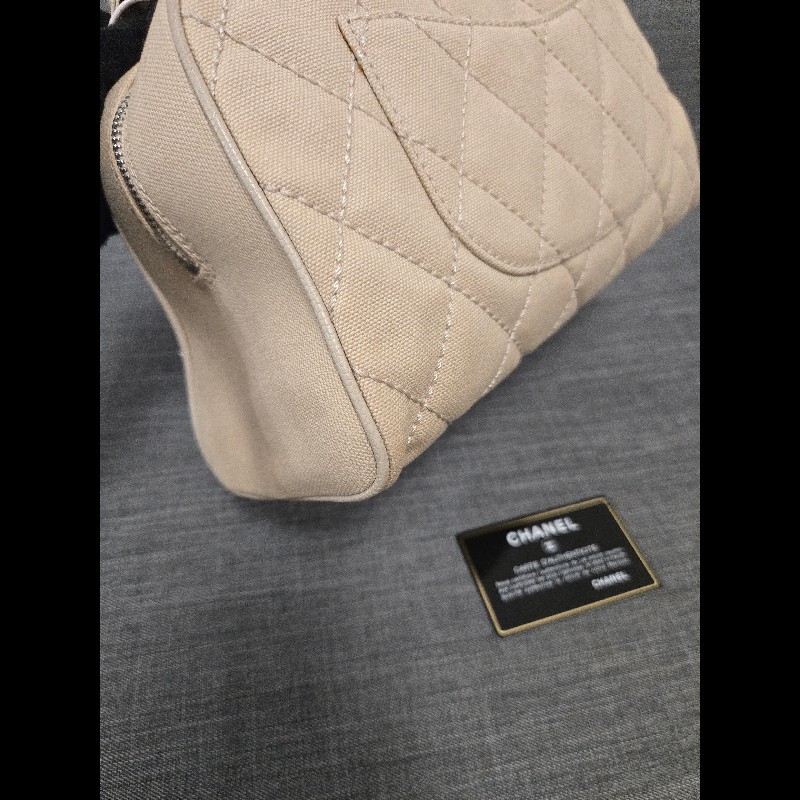 Chanel 香奈兒 奶油色帆布菱格紋大雙C流蘇包 保齡球包 波士頓包-26