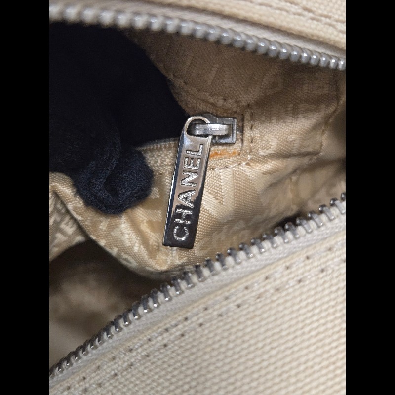 Chanel 香奈兒 奶油色帆布菱格紋大雙C流蘇包 保齡球包 波士頓包-29