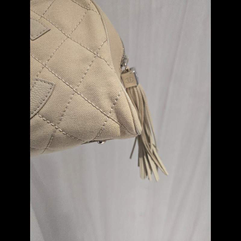 Chanel 香奈兒 奶油色帆布菱格紋大雙C流蘇包 保齡球包 波士頓包-36