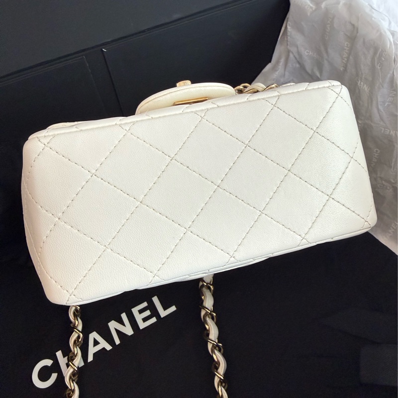 二手CHANEL白色羊皮金釦方胖A35200-2