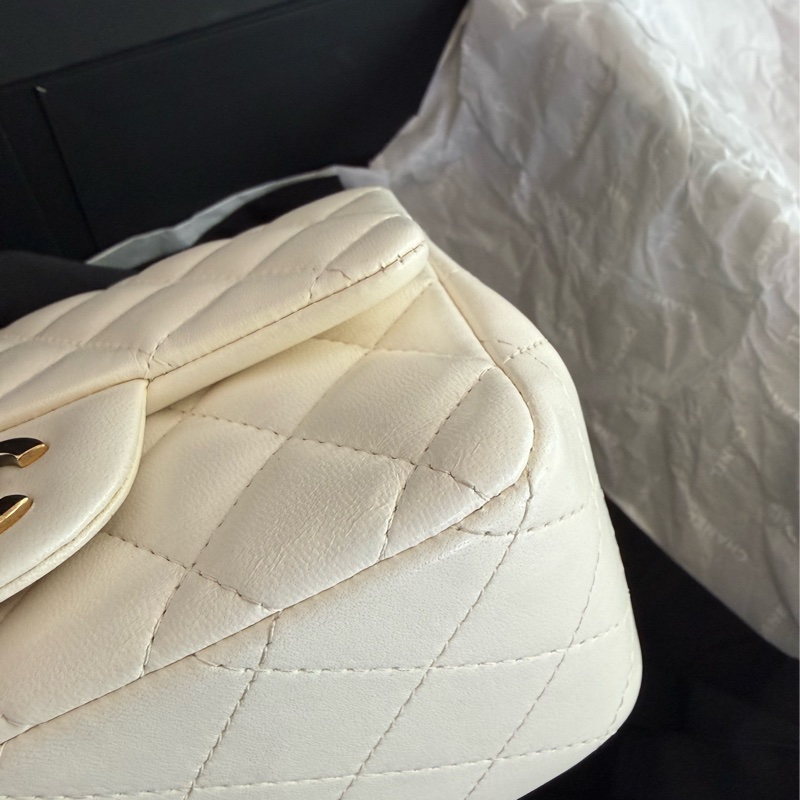 二手CHANEL白色羊皮金釦方胖A35200-4