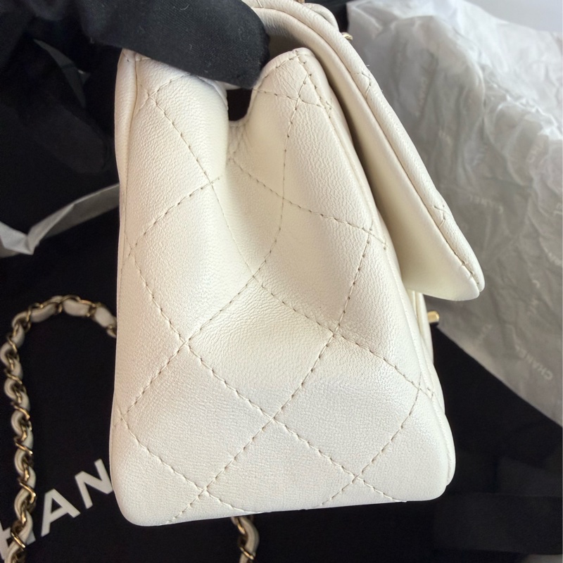 二手CHANEL白色羊皮金釦方胖A35200-5