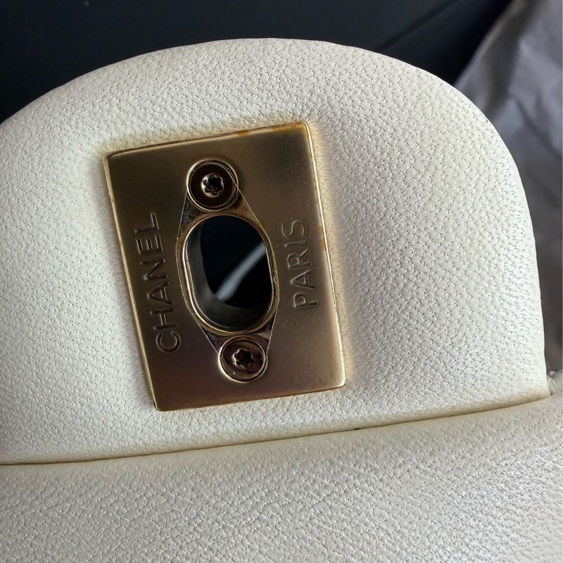 二手CHANEL白色羊皮金釦方胖A35200-8