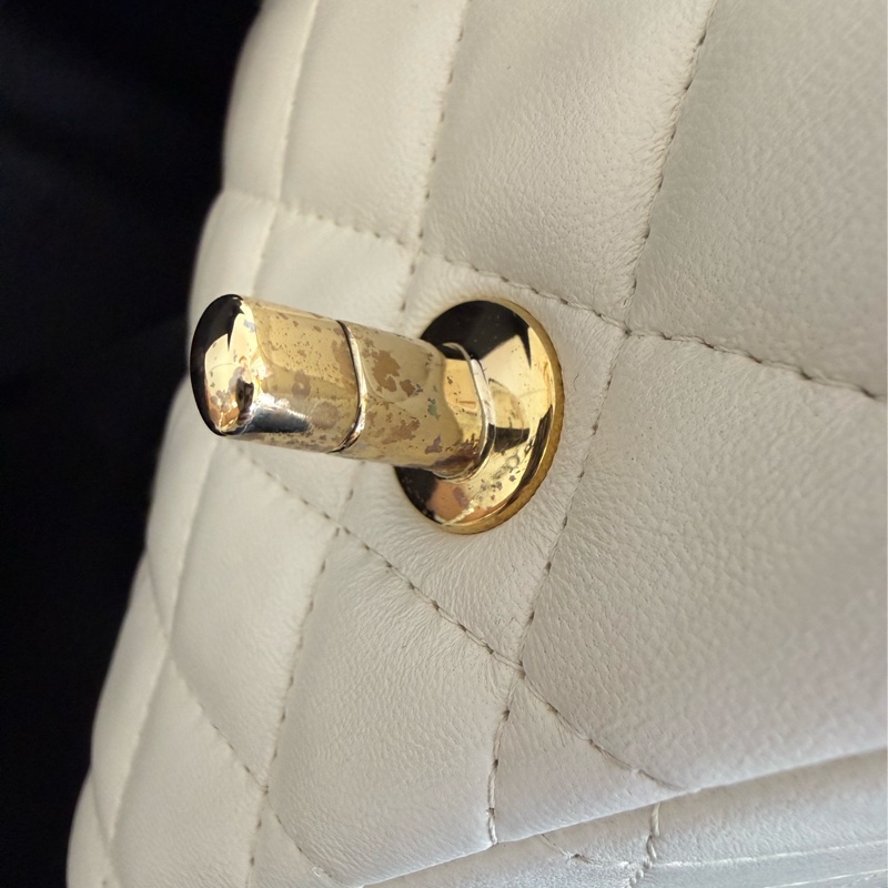 二手CHANEL白色羊皮金釦方胖A35200-11