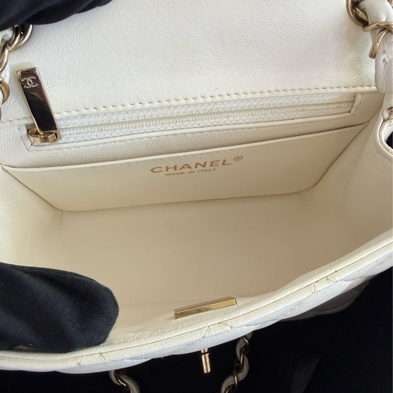 二手CHANEL白色羊皮金釦方胖A35200-12