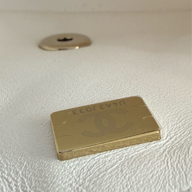 二手CHANEL白色羊皮金釦方胖A35200-13