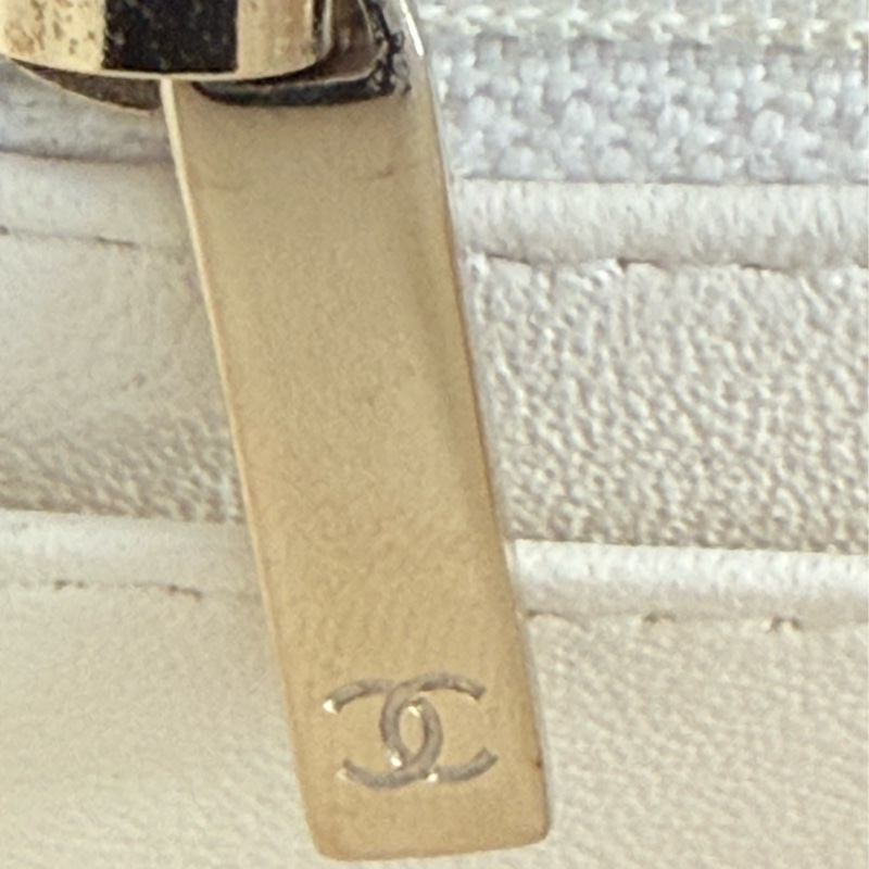 二手CHANEL白色羊皮金釦方胖A35200-14