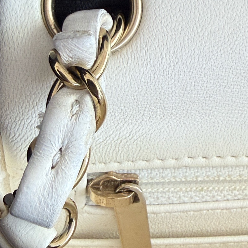 二手CHANEL白色羊皮金釦方胖A35200-17