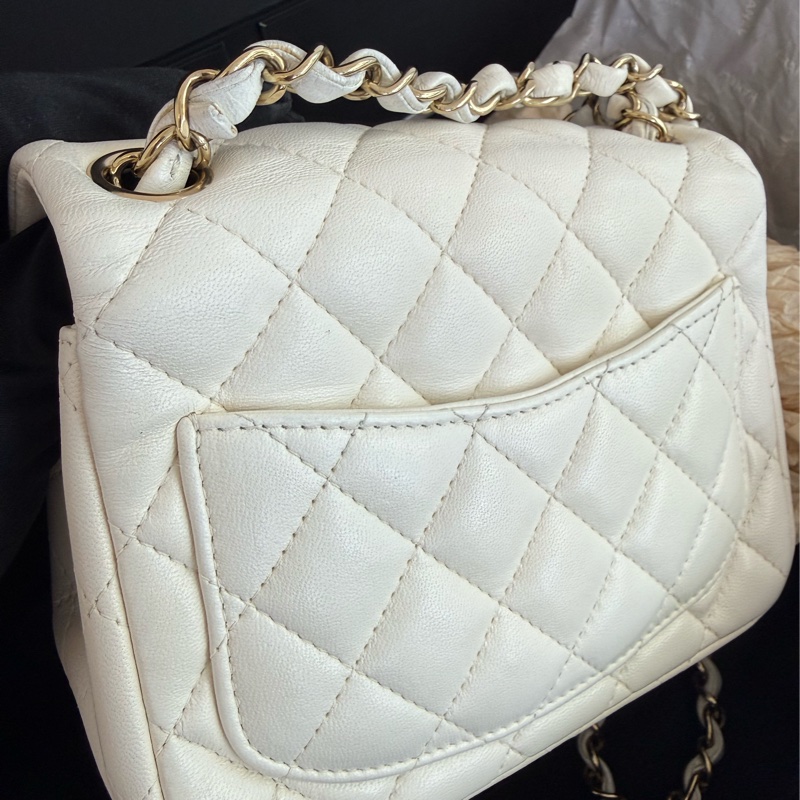 二手CHANEL白色羊皮金釦方胖A35200-18