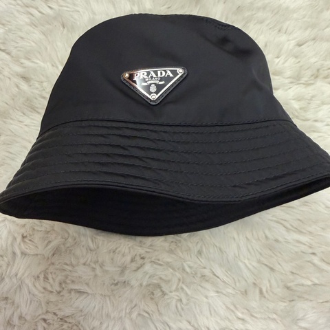 PRADA 漁夫帽