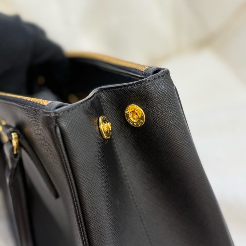 Prada 黑金殺手包小號-7