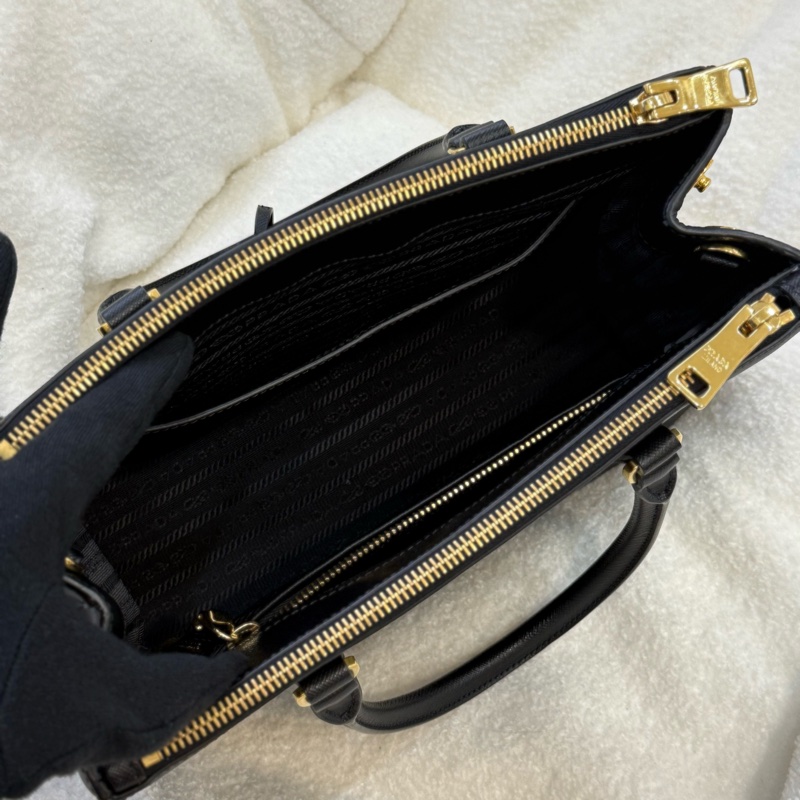Prada 黑金殺手包小號-9