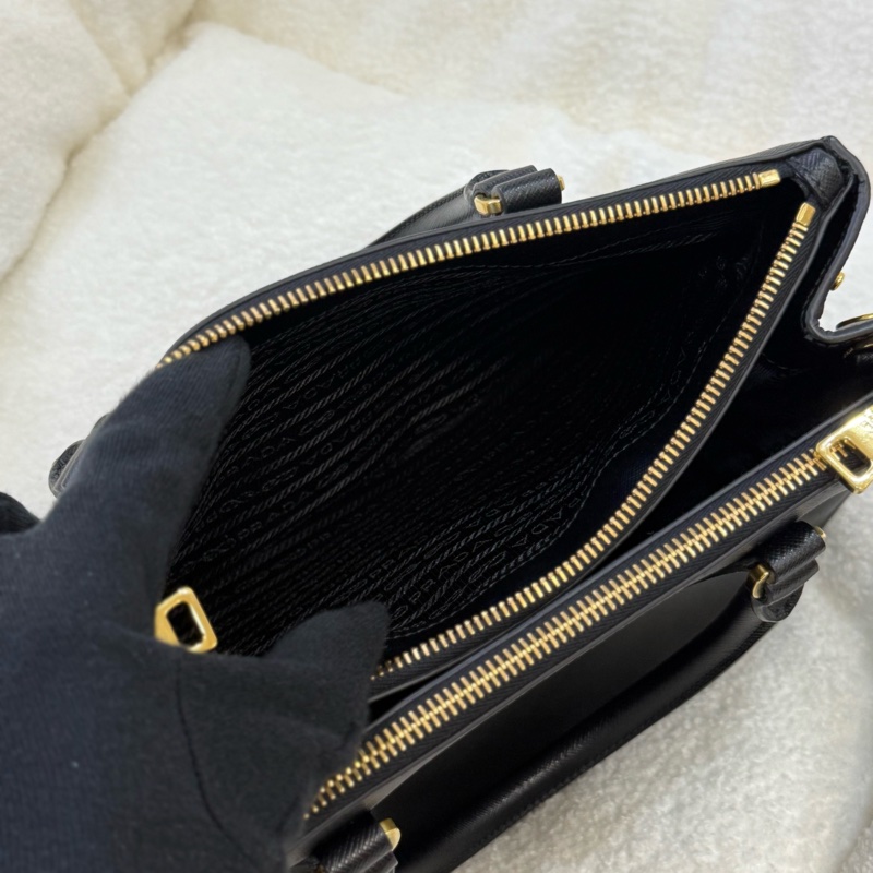 Prada 黑金殺手包小號-11