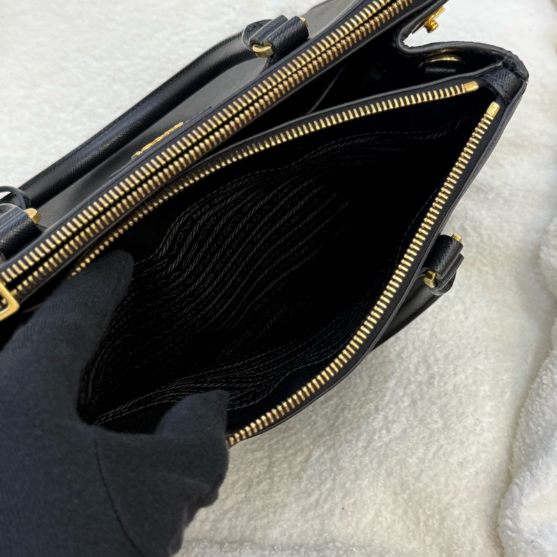 Prada 黑金殺手包小號-12