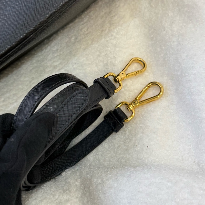 Prada 黑金殺手包小號-13