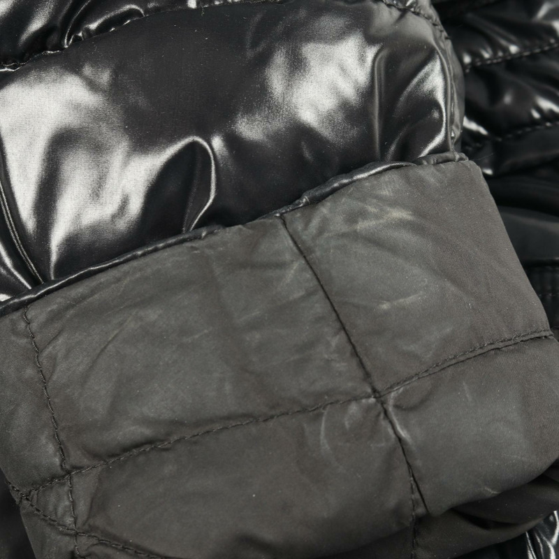 MONCLER 男士黑色尼龍聚酯羽絨外套（二手）-9