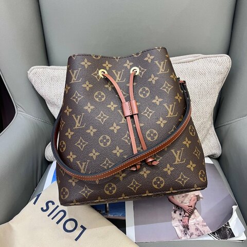 近新品 路易威登/Louis Vuitton 老花焦糖noe水桶包 芯片款
