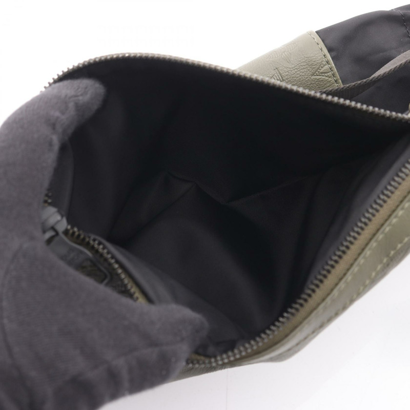 路易威登 Chalk 斜背腰包 M44634 Monogram Shadow 皮革 卡其色-6