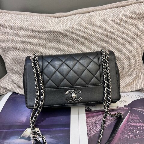 香奈兒/Chanel 黑銀羊皮菱格紋琺瑯扣cf口翻蓋鏈條包