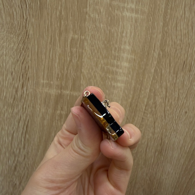 Chanel 黑底壓克力COCO包胸針AB1263-2