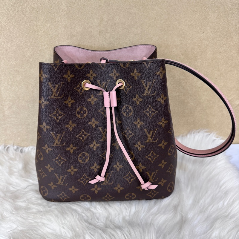 LV NeoNoe MM老花拼粉水桶包 晶片款-0