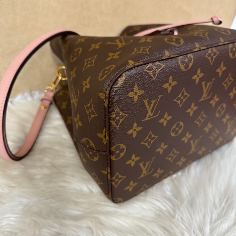 LV NeoNoe MM老花拼粉水桶包 晶片款-5