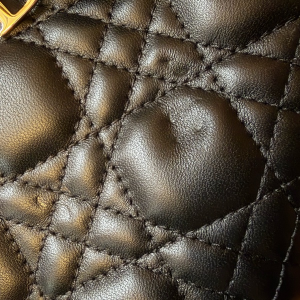 Dior mini Lady Dior 附鏈帶迷你黛妃包-16