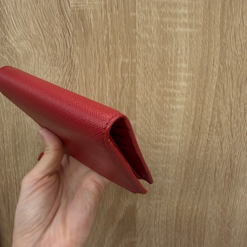 Prada 紅防刮牛皮金釦對釦6卡短夾1ML023-10