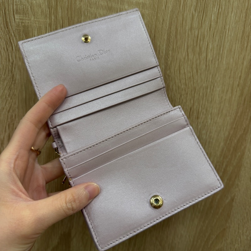 Dior 珠光粉金釦Dior Gardenia 4卡對釦短夾-10