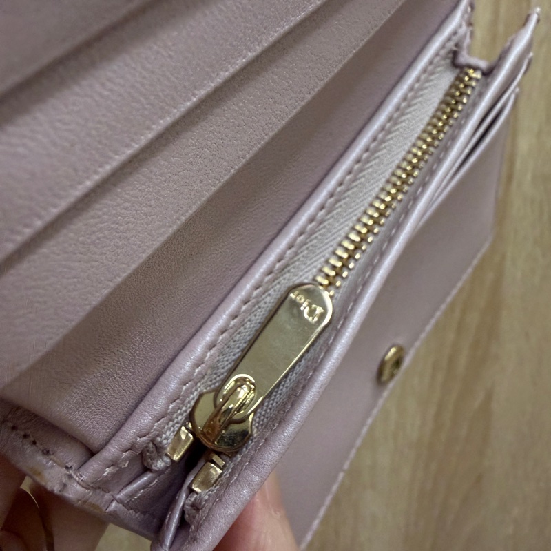 Dior 珠光粉金釦Dior Gardenia 4卡對釦短夾-11