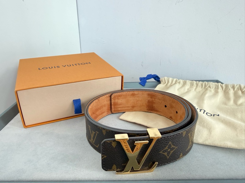 二手LV老花金色Logo皮帶100公分Initiales 40毫米皮帶M9008-0