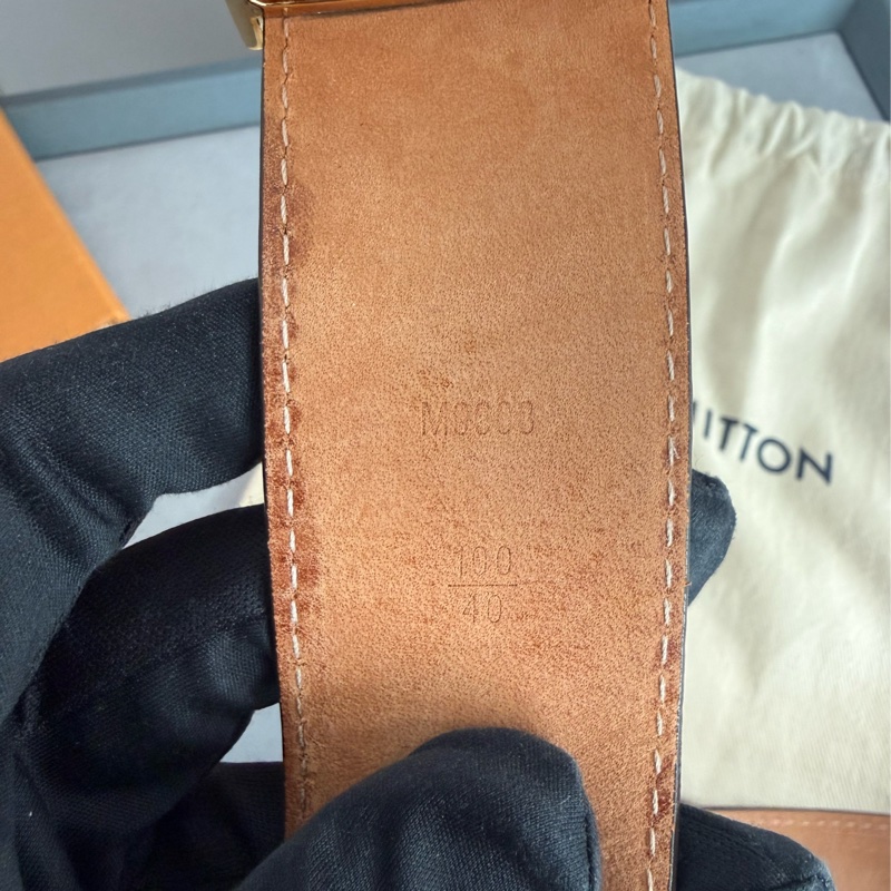二手LV老花金色Logo皮帶100公分Initiales 40毫米皮帶M9008-5
