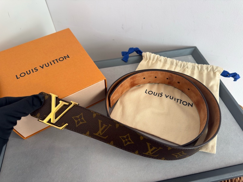 二手LV老花金色Logo皮帶100公分Initiales 40毫米皮帶M9008-6