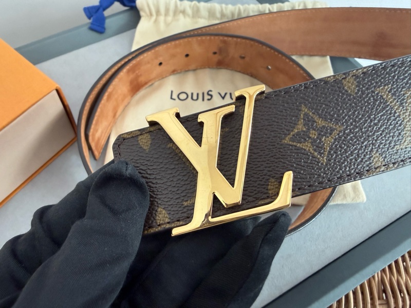 二手LV老花金色Logo皮帶100公分Initiales 40毫米皮帶M9008-7