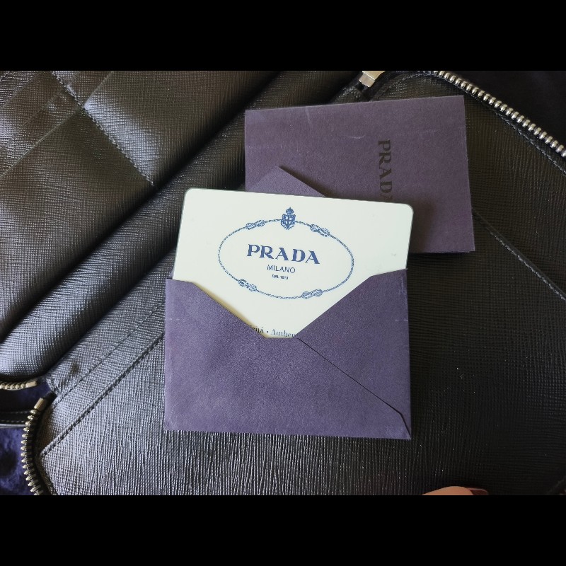 PRADA 黑色 Saffiano 皮革手拿包／手腕包｜附原廠卡｜男女皆適用-14