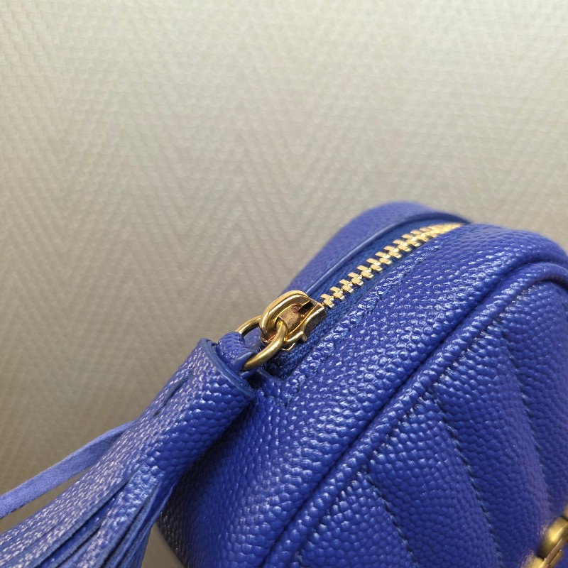 [ 過新年甜價出😍] YSL電光藍荔枝牛皮霧金釦Mini流蘇斜背包-9