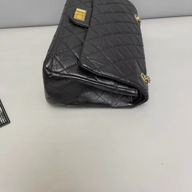 Chanel香奈兒2.55大號黑金菱格油蠟牛皮雙蓋包-4