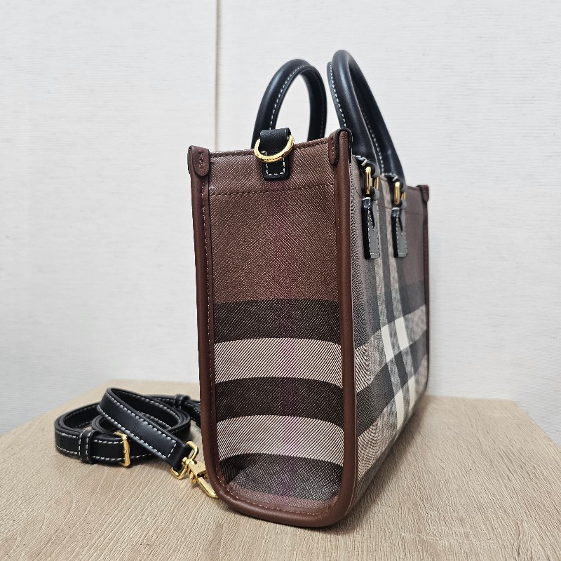 [經典款新年甜價出🧧] Burberry經典格紋金釦Freya迷你手提斜背包-1