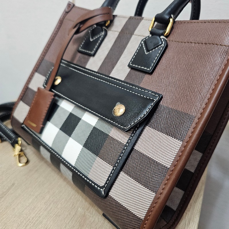 [經典款新年甜價出🧧] Burberry經典格紋金釦Freya迷你手提斜背包-6