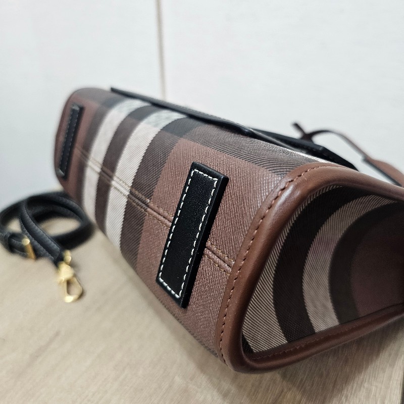[經典款新年甜價出🧧] Burberry經典格紋金釦Freya迷你手提斜背包-8