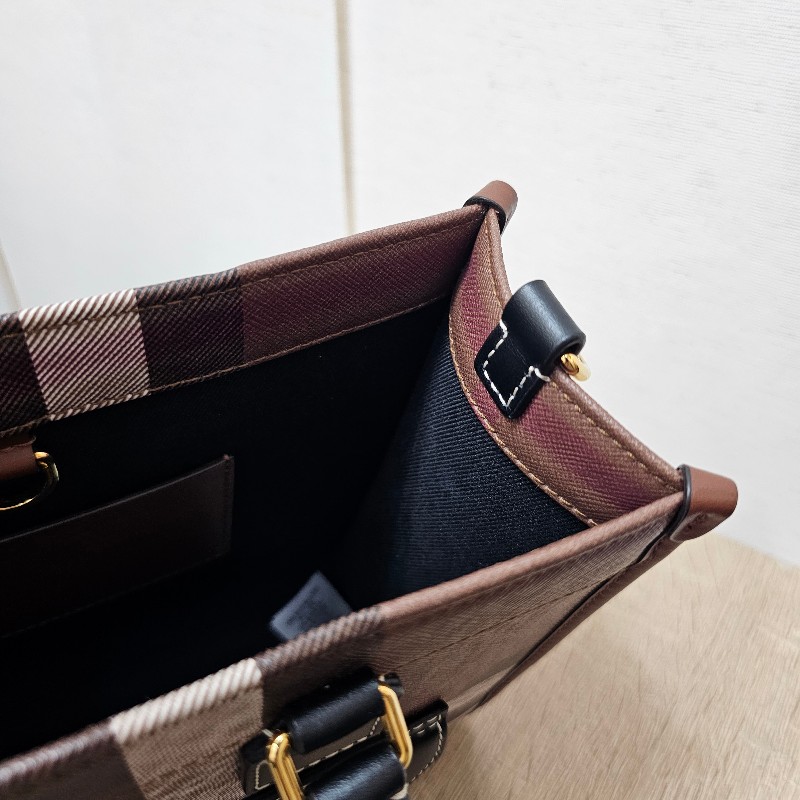 [經典款新年甜價出🧧] Burberry經典格紋金釦Freya迷你手提斜背包-15