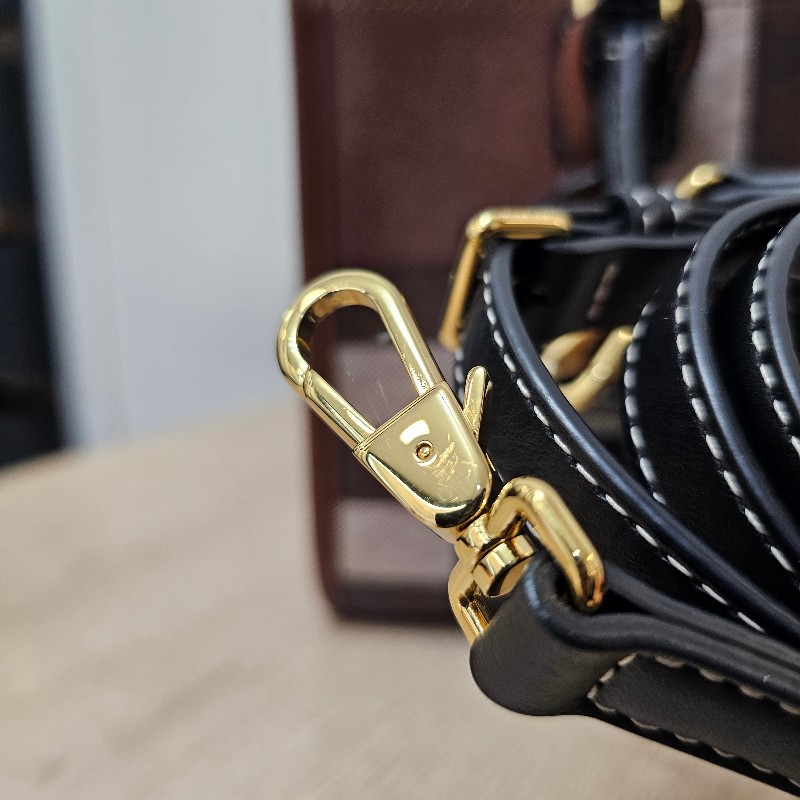 [經典款新年甜價出🧧] Burberry經典格紋金釦Freya迷你手提斜背包-30