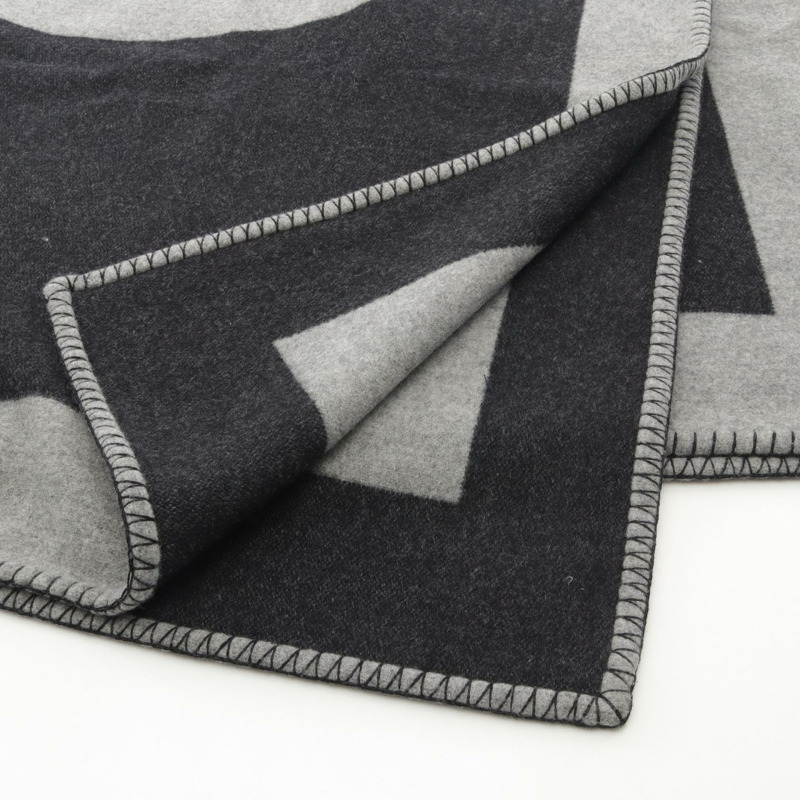 香奈兒運動系列 COCO 標誌羊毛羊絨毯子披肩灰色二手女士 CC-3