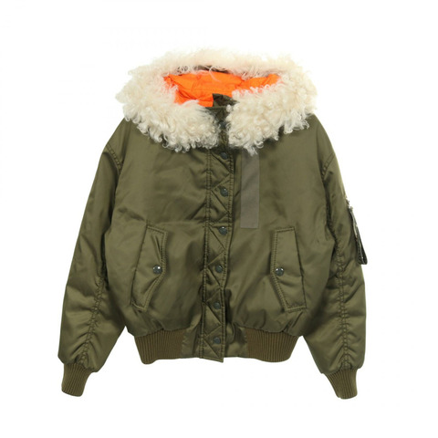 Miu Miu 卡其色尼龍羽絨服，二手女款